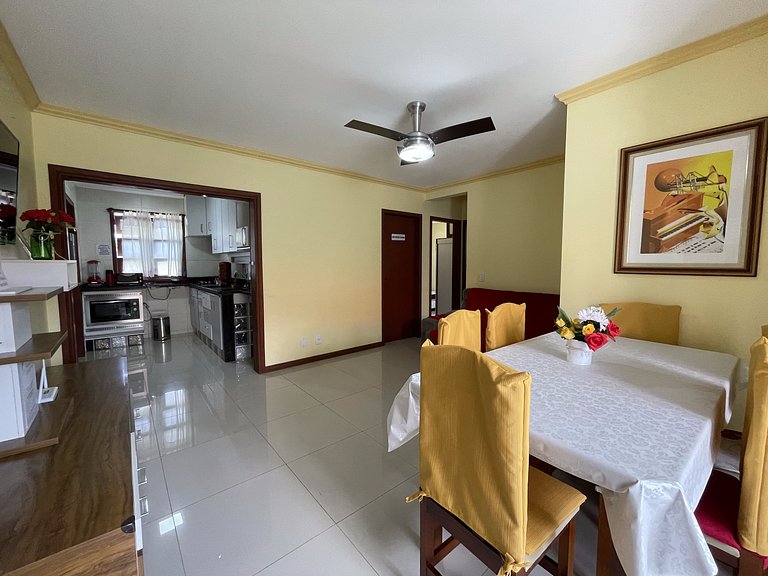 Apê com A/C, Garagem e Piscina em Canasvieiras