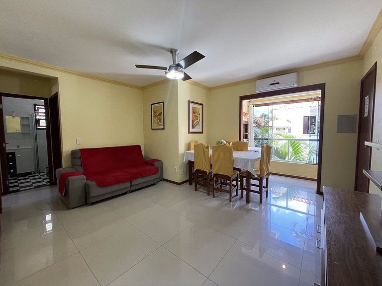 Apê com A/C, Garagem e Piscina em Canasvieiras