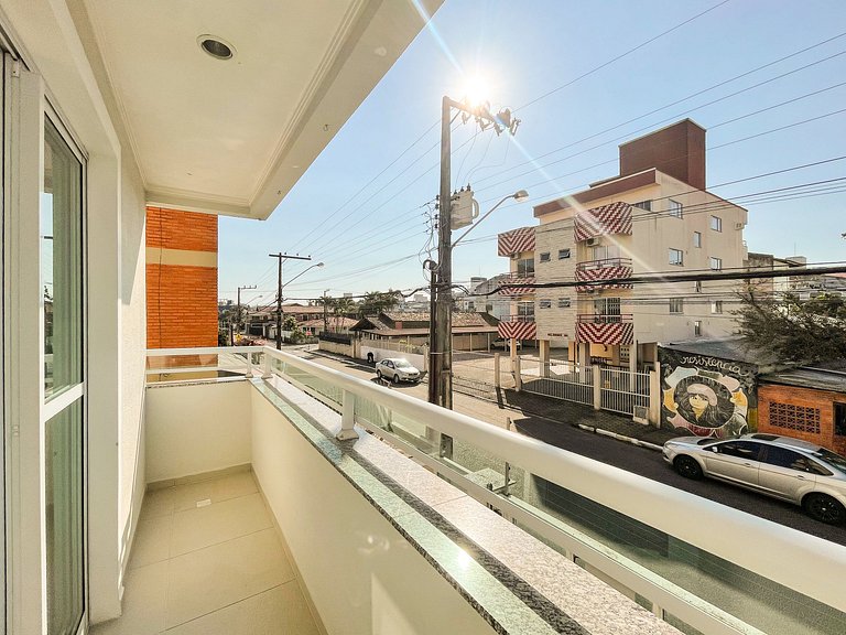 Apê com A/C, Garagem e Wi-Fi | 300m Canasvieiras