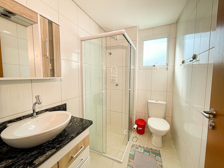 Apê com A/C, Garagem e Wi-Fi | 300m Canasvieiras