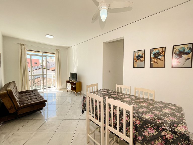 Apê com A/C e Garagem | 300m Praia Canasvieiras