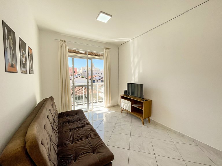 Apê com A/C e Garagem | 300m Praia Canasvieiras