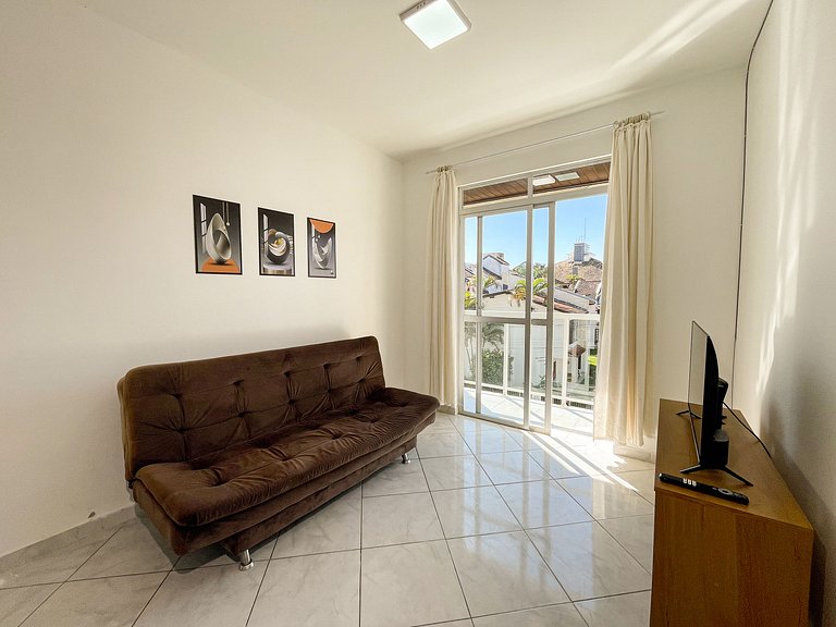 Apê com A/C e Garagem | 300m Praia Canasvieiras