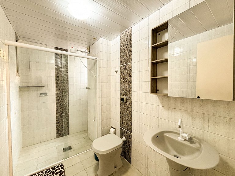 Apê Espaçoso, A/C | 300m Praia de Canasvieiras