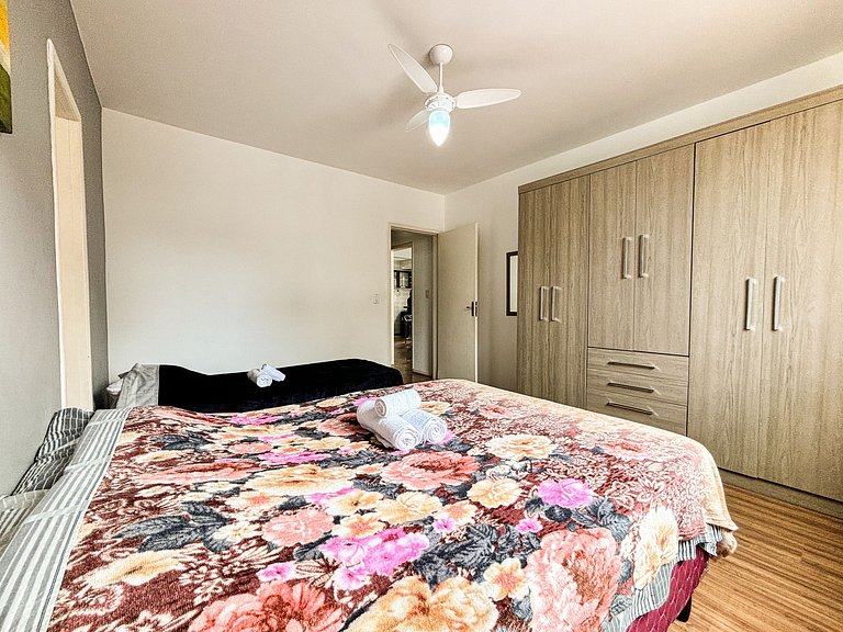 Apê Espaçoso, A/C | 300m Praia de Canasvieiras