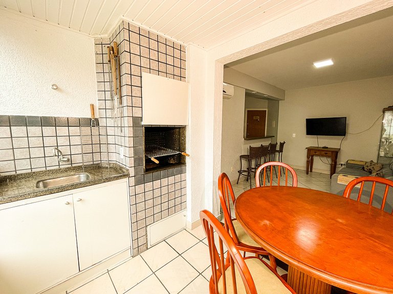 Apê com A/C, Garagem | 300m Praia de Canasvieiras