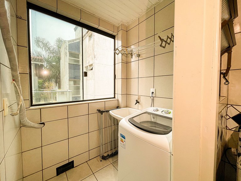 Apê com A/C, Garagem | 300m Praia de Canasvieiras