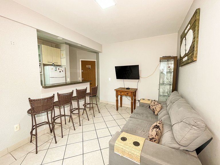 Apê com A/C, Garagem | 300m Praia de Canasvieiras