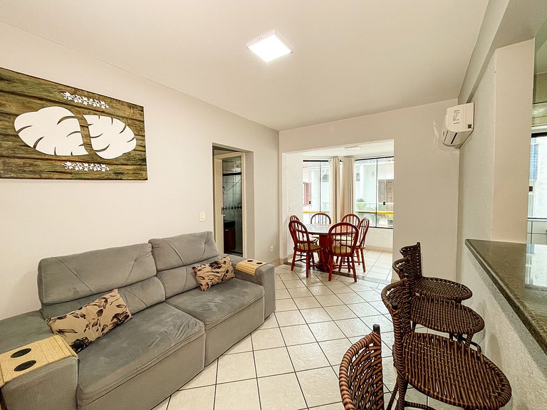 Apê com A/C, Garagem | 300m Praia de Canasvieiras