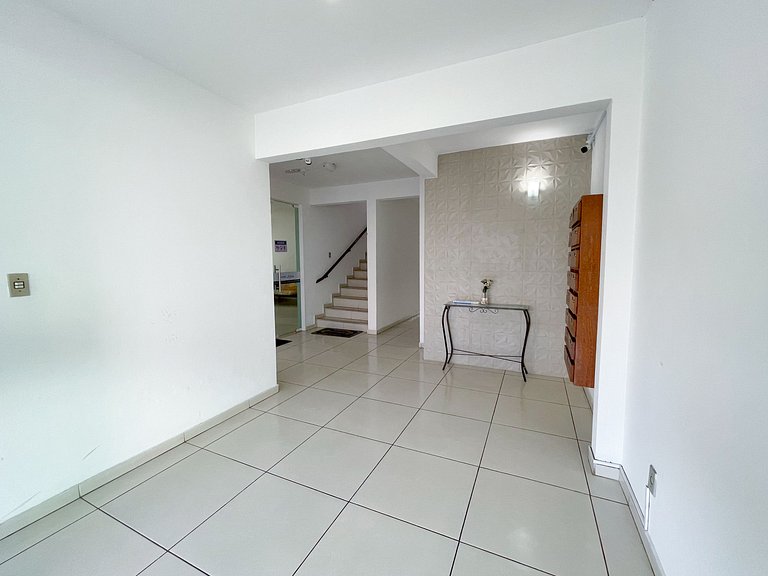 Apê Completo, A/C, Wi-Fi | 300m Praia Canasvieiras