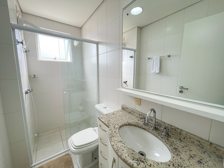 Apê Completo com A/C | 500m Praia de Canasvieiras