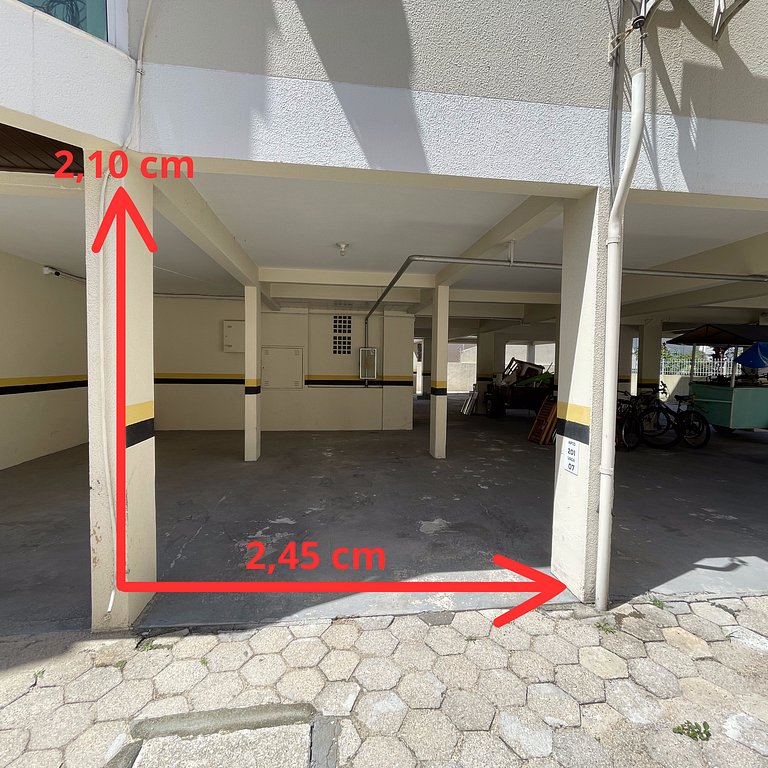 Apê com A/C e Garagem | 300m Praia Canasvieiras