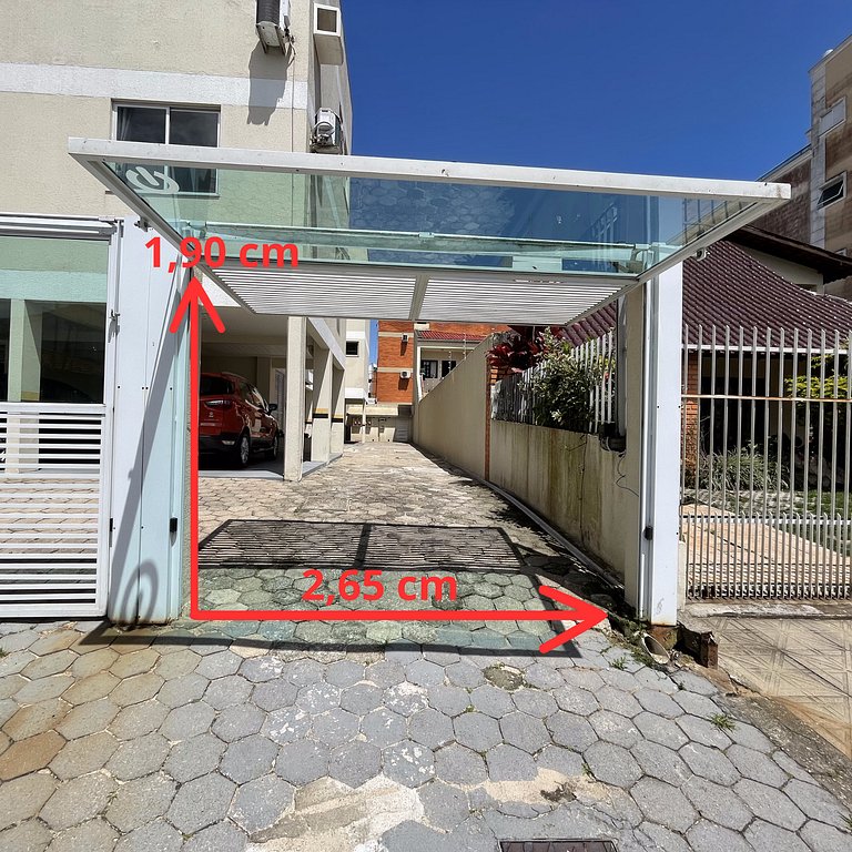 Apê com A/C e Garagem | 300m Praia Canasvieiras