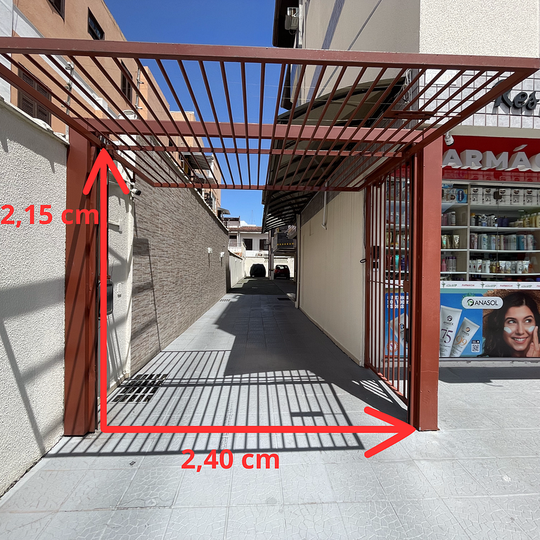 Apê com A/C, Garagem | 300m Praia de Canasvieiras