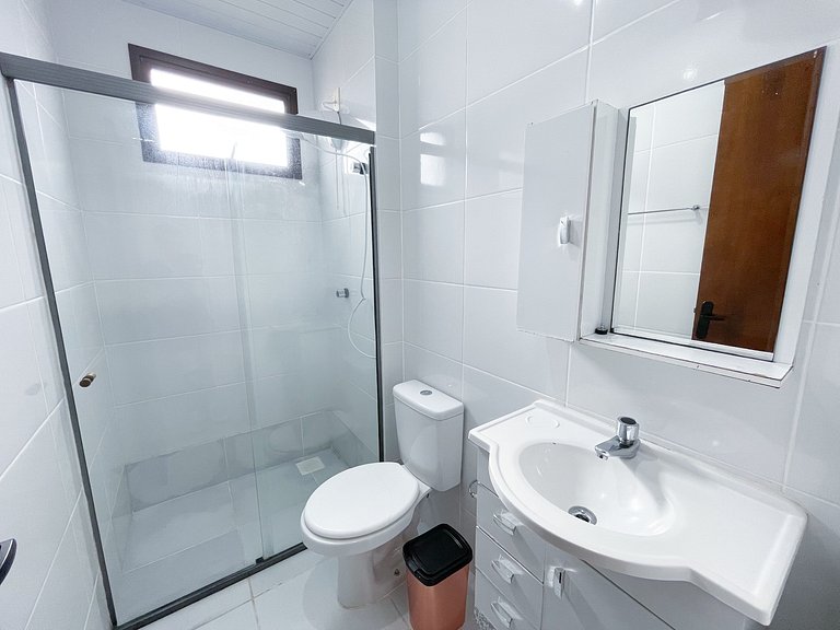 Apê Charmoso, A/C | 300m Praia de Canasvieiras