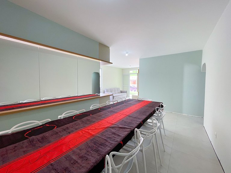 Apê com Garagem, A/C | 200m Praia de Canasvieiras