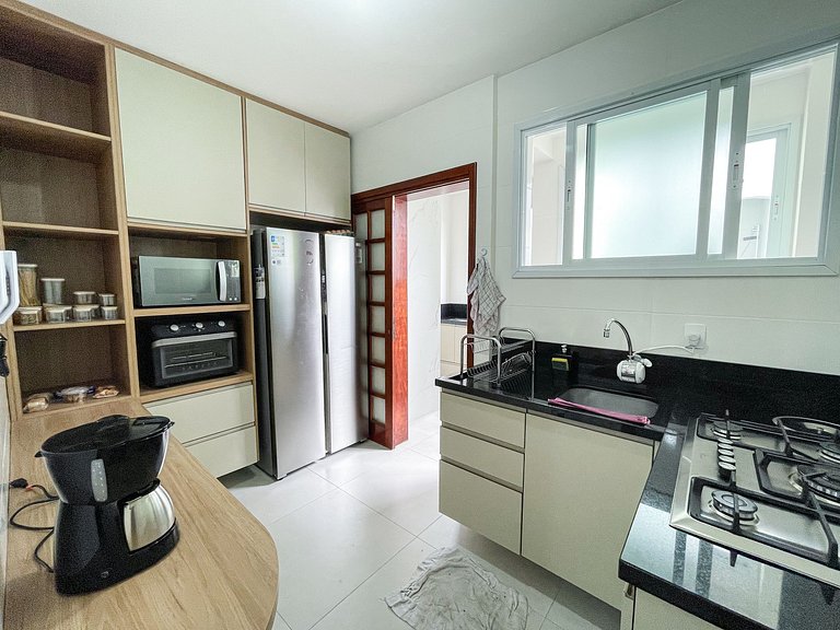 Apê com Garagem, Wi-Fi e A/C | 200m Canasvieiras