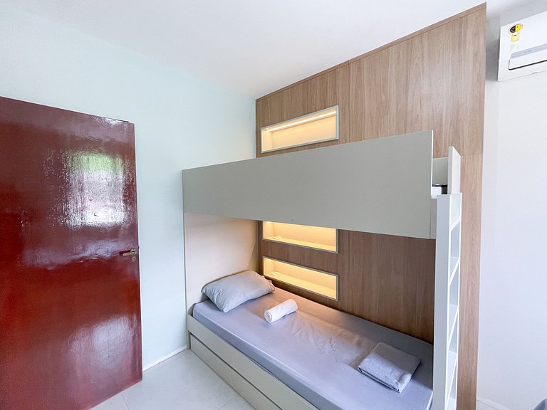 Apê com Garagem, A/C | 200m Praia de Canasvieiras