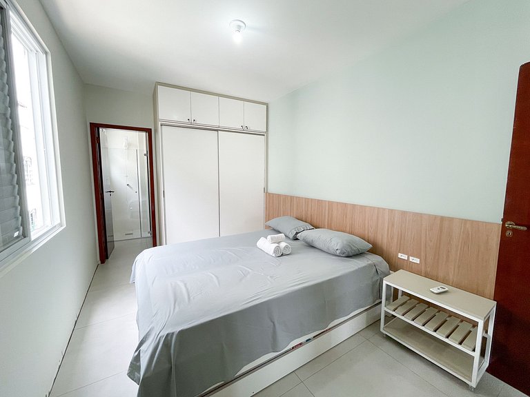 Apê com Garagem, A/C | 200m Praia de Canasvieiras