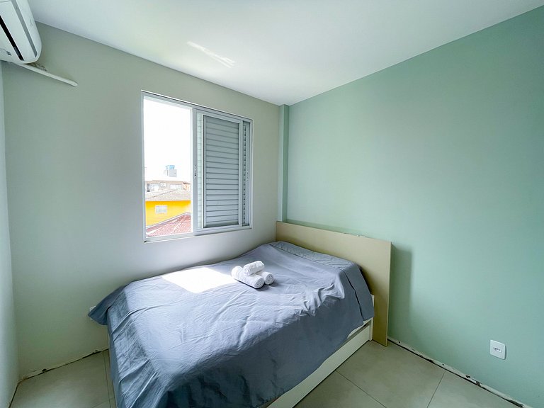 Apê com Garagem, A/C | 200m Praia de Canasvieiras