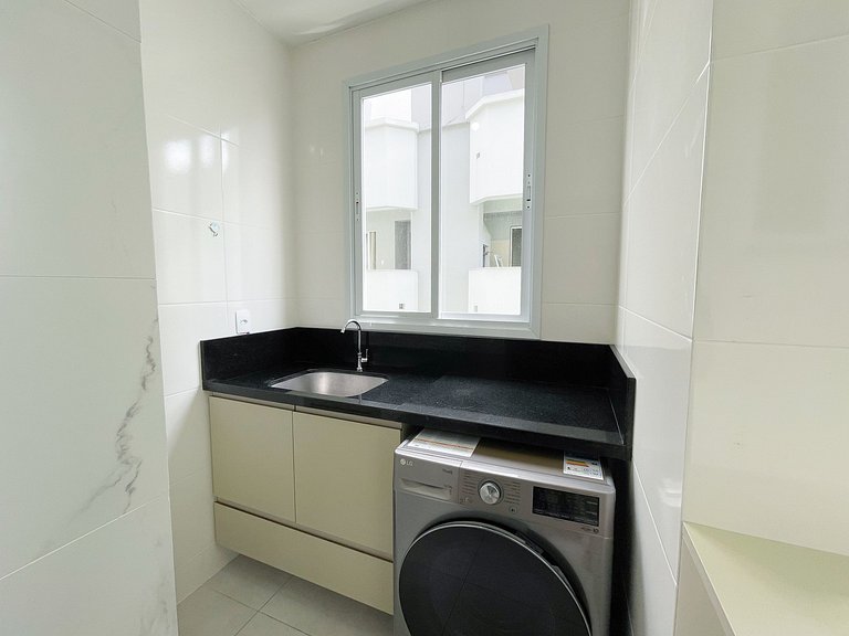 Apê com Garagem, A/C | 200m Praia de Canasvieiras