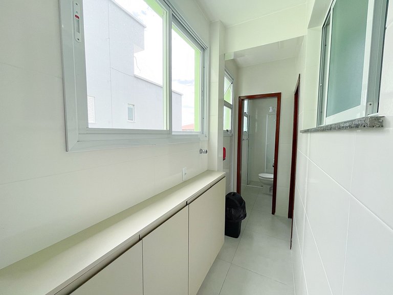 Apê com Garagem, A/C | 200m Praia de Canasvieiras