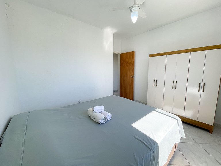 Apê com A/C e Garagem | 300m Praia Canasvieiras