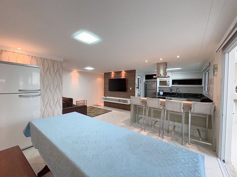 Apê Moderno, A/C e Garagem | 300m Ingleses