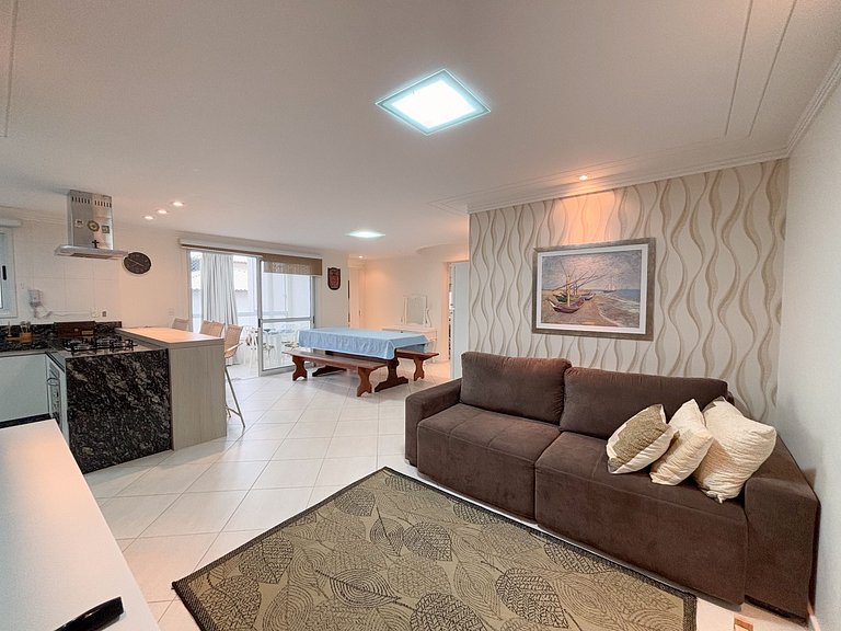 Apê Moderno, A/C e Wifi | 300m Praia dos Ingleses