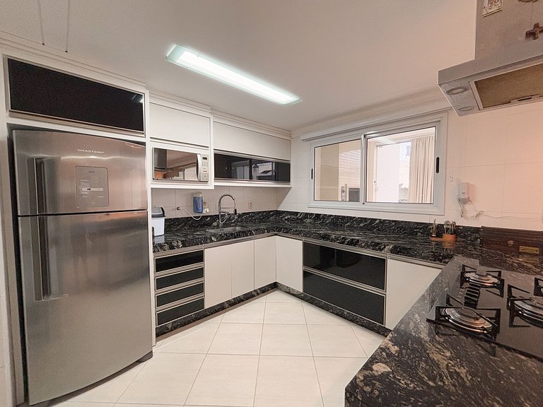 Apê Moderno, A/C e Garagem | 300m Canasvieiras