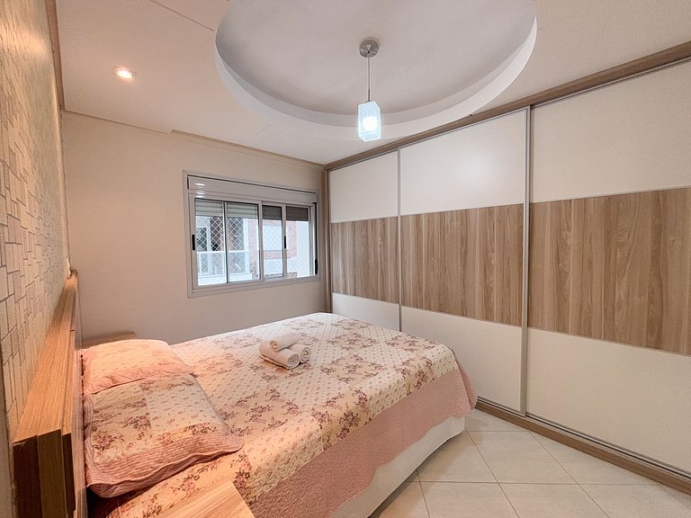 Apê Moderno, A/C e Garagem | 300m Canasvieiras