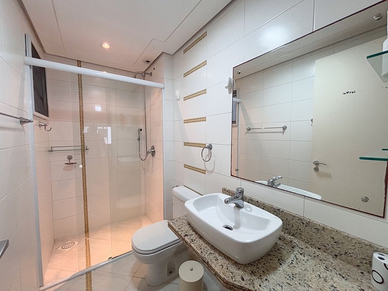 Apê Moderno, A/C e Garagem | 300m Canasvieiras