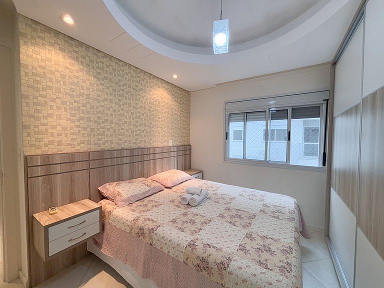 Apê Moderno, A/C e Garagem | 300m Canasvieiras