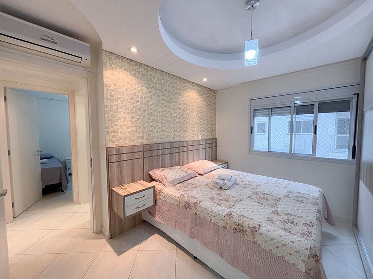 Apê Moderno, A/C e Wifi | 300m Praia dos Ingleses