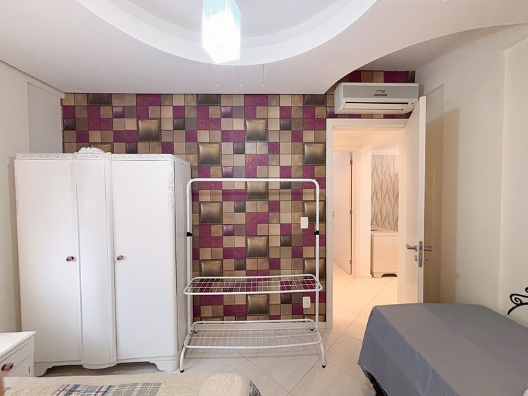 Apê Moderno, A/C e Wifi | 300m Praia dos Ingleses