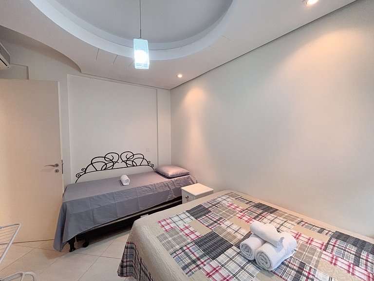 Apê Moderno, A/C e Garagem | 300m Ingleses