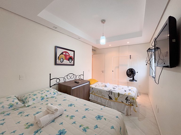 Apê Moderno, A/C e Garagem | 300m Canasvieiras