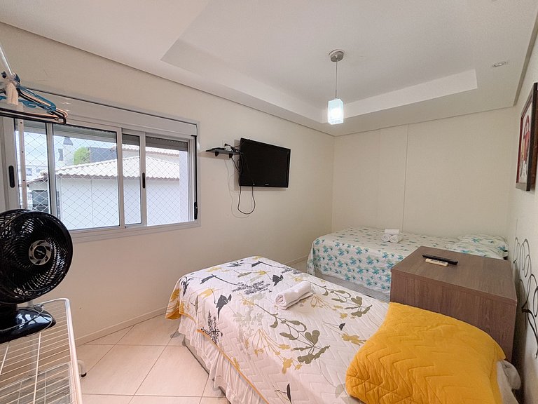 Apê Moderno, A/C e Garagem | 300m Canasvieiras