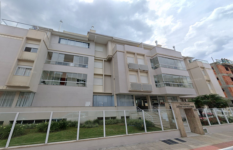 Apê Moderno, A/C e Garagem | 300m Canasvieiras