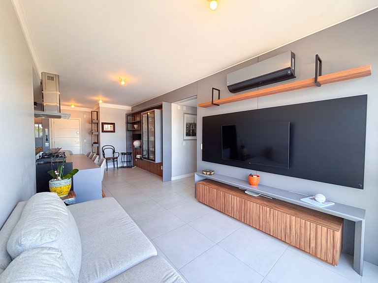 Apê Moderno, A/C | 450m Praia Canasvieiras