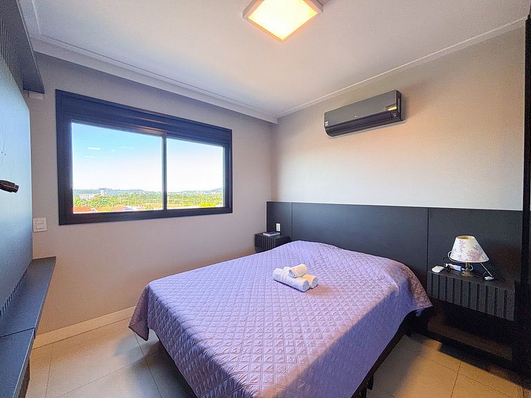 Apê Moderno, A/C e Elevador | 450m Canasvieiras
