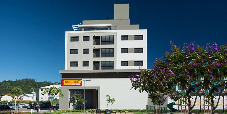 Apê com A/C e Elevador em Canasvieiras