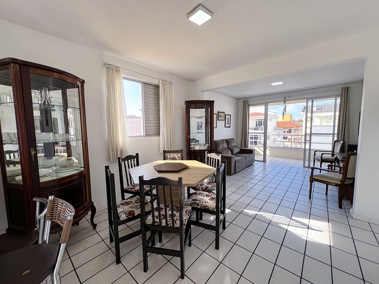 Apê Espaçoso, A/C | 300m Praia de Canasvieiras