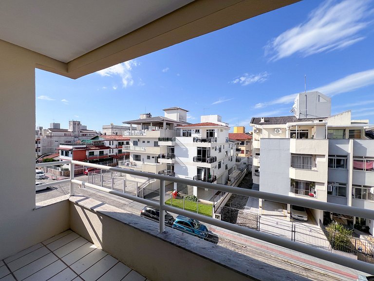 Apê Espaçoso, A/C e Garagem | 300m Canasvieiras