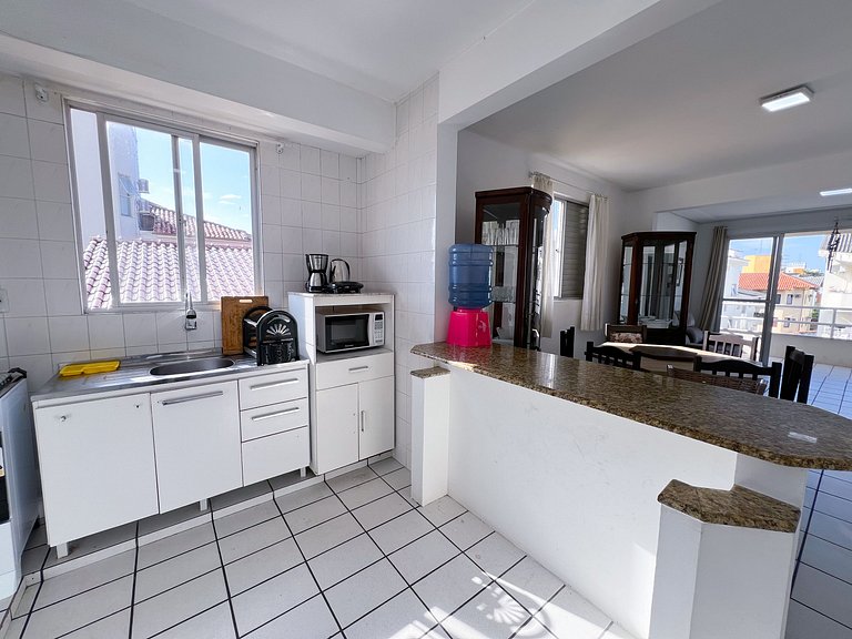 Apê Espaçoso, A/C | 300m Praia de Canasvieiras