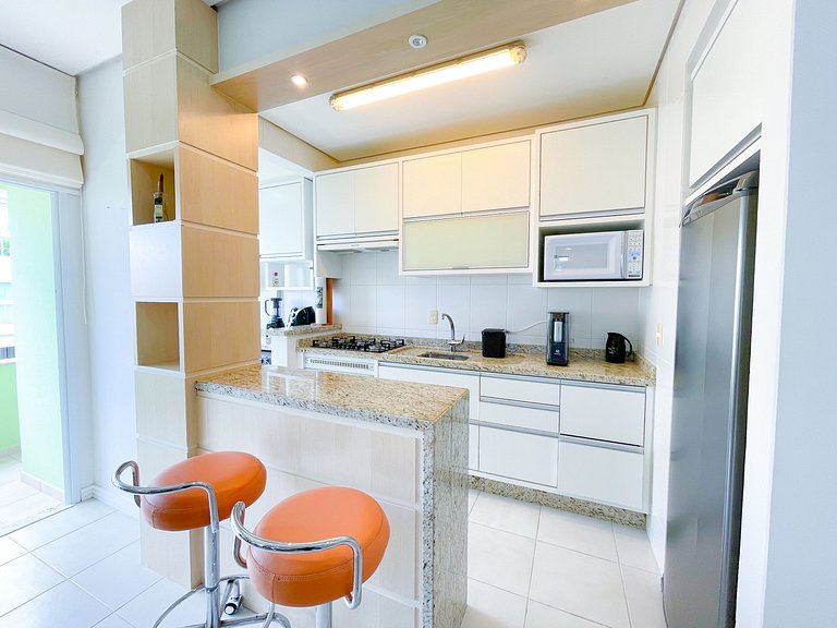 Apê Completo com A/C | 500m Praia de Canasvieiras