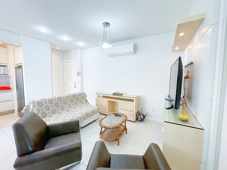 Apê Completo com A/C | 500m Praia de Canasvieiras