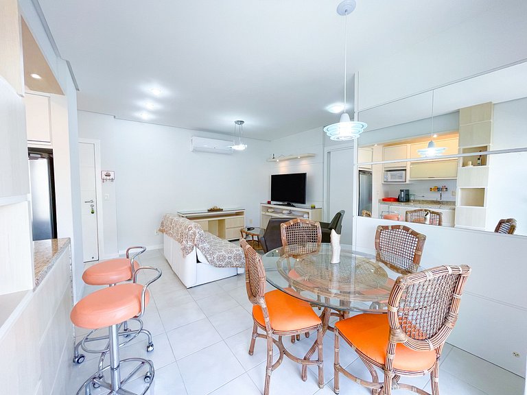 Apê Completo com A/C | 500m Praia de Canasvieiras