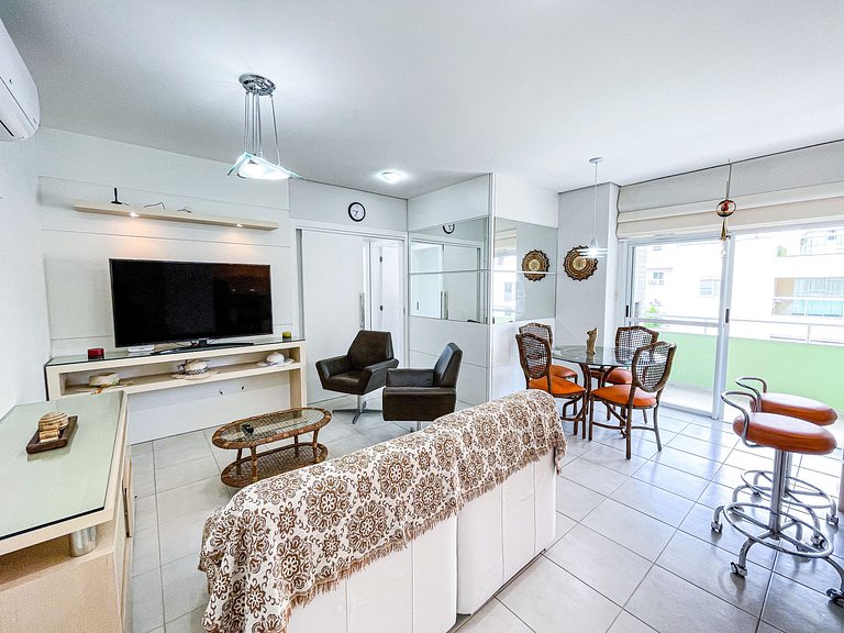 Apê Completo com A/C | 500m Praia de Canasvieiras