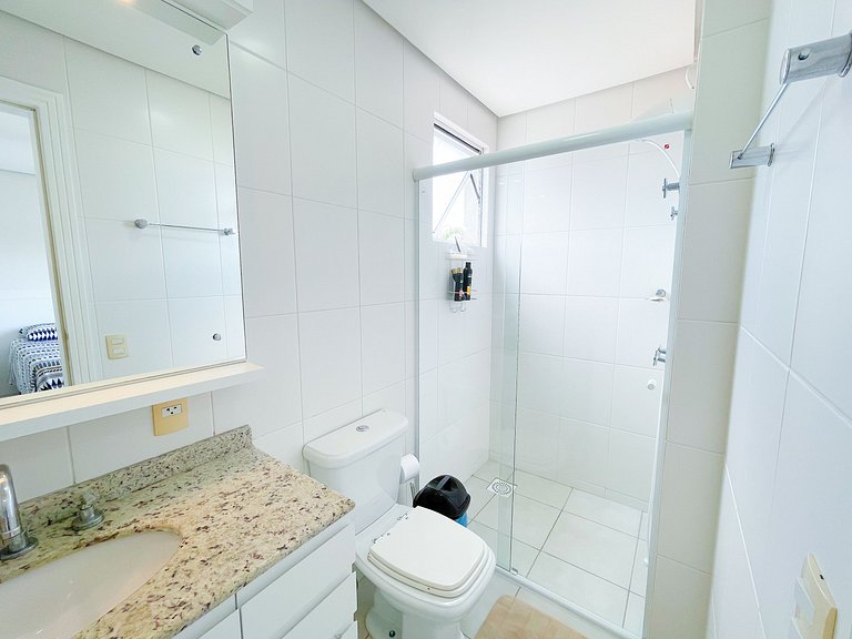 Apê Completo com A/C | 500m Praia de Canasvieiras